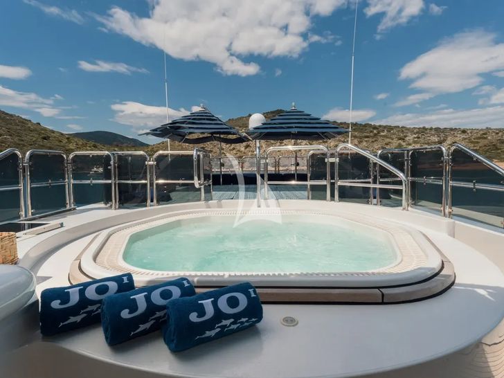 O I Benetti Golden Bay 50m - sundeck jacuzzi O I Benetti Golden Bay 50m - sundeck jacuzzi