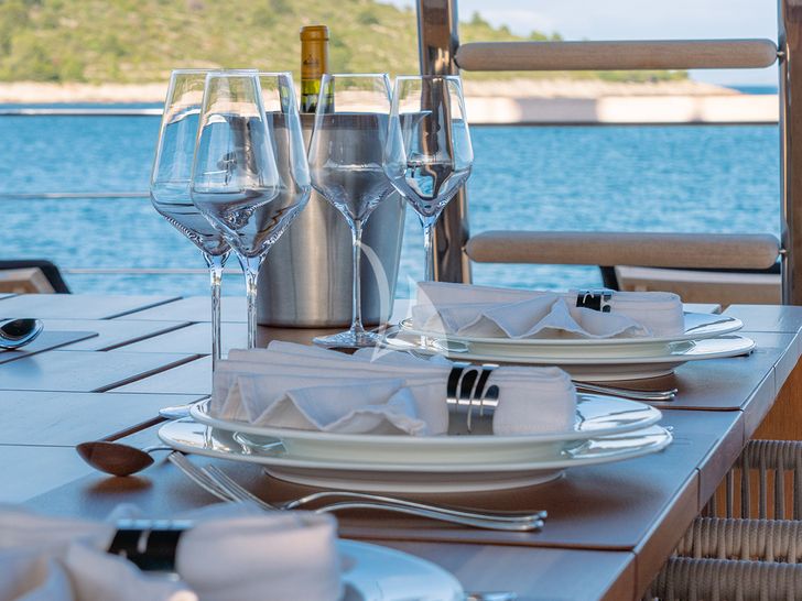 JOURNEY Sanlorenzo SL102 - flybridge dining set up JOURNEY Sanlorenzo SL102 - flybridge dining set up