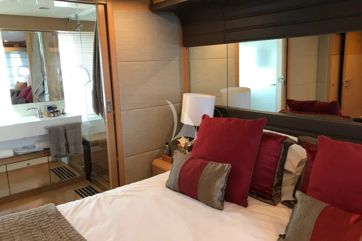 Charter Yacht JPS - Ferretti 800 - 4 Cabins - Cannes - St Tropez - Nice - Antibes - French Riviera - Monaco