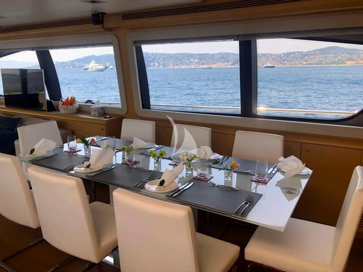 JPS Ferretti 800 - indoor dining area JPS Ferretti 800 - indoor dining area