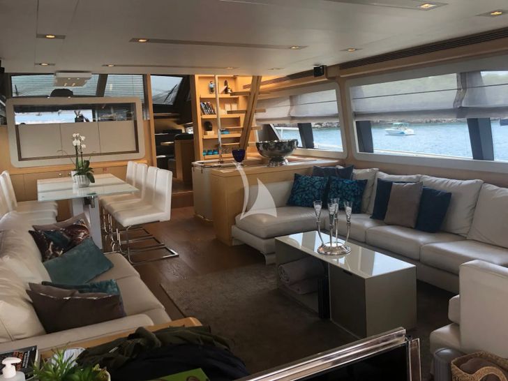 JPS Ferretti 800 - saloon JPS Ferretti 800 - saloon
