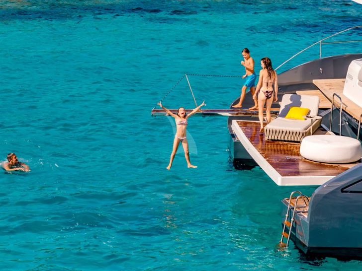 J. SPARROW Lagoon Seventy 7 - aft swimming platform J. SPARROW Lagoon Seventy 7 - aft swimming platform