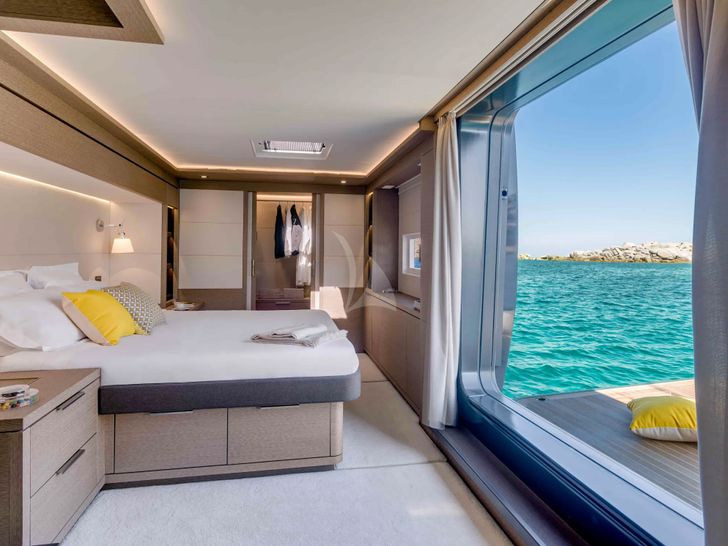 J. SPARROW Lagoon Seventy 7 - master cabin with side swimming platform or balcony J. SPARROW Lagoon Seventy 7 - master cabin with side swimming platform or balcony