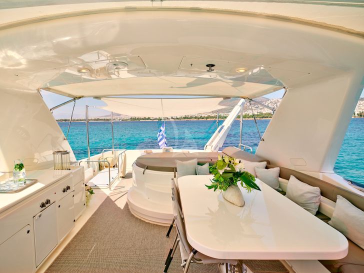 JULIE M - Flybridge JULIE M - Flybridge