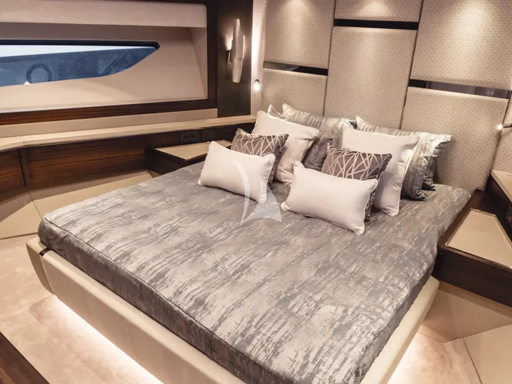 JUNIOR Sunseeker 88 - VIP cabin JUNIOR Sunseeker 88 - VIP cabin