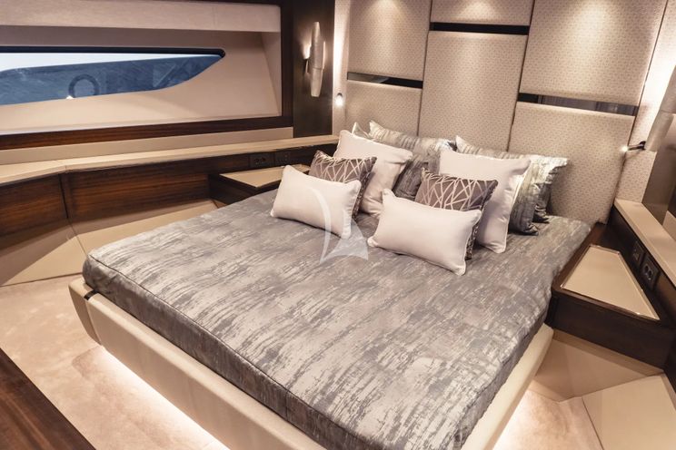 Charter Yacht JUNIOR - Sunseeker 88 - 4 Cabins - Palma - Mallorca - Ibiza - Formentera - Balearics - Spain