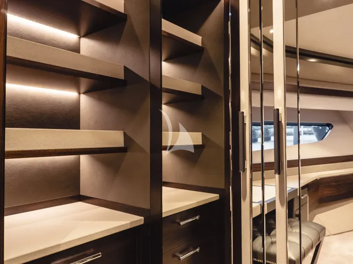 JUNIOR Sunseeker 88 - cabin closet JUNIOR Sunseeker 88 - cabin closet