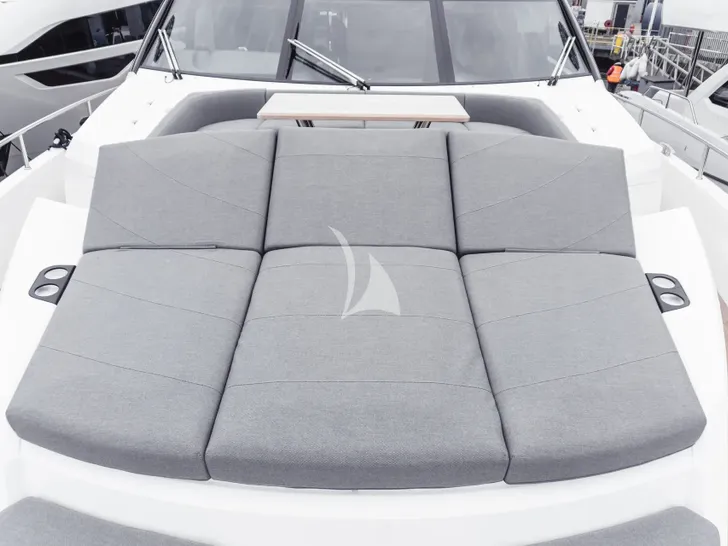 JUNIOR Sunseeker 88 - foredeck bronzing area JUNIOR Sunseeker 88 - foredeck bronzing area