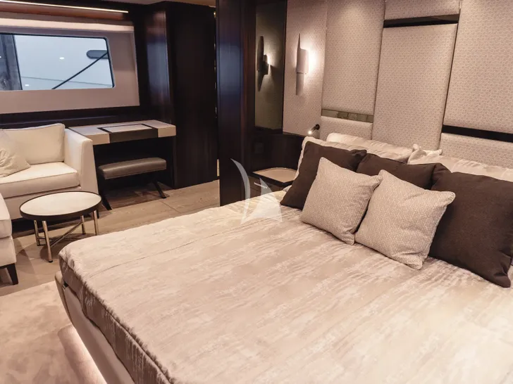 JUNIOR Sunseeker 88 - master cabin JUNIOR Sunseeker 88 - master cabin