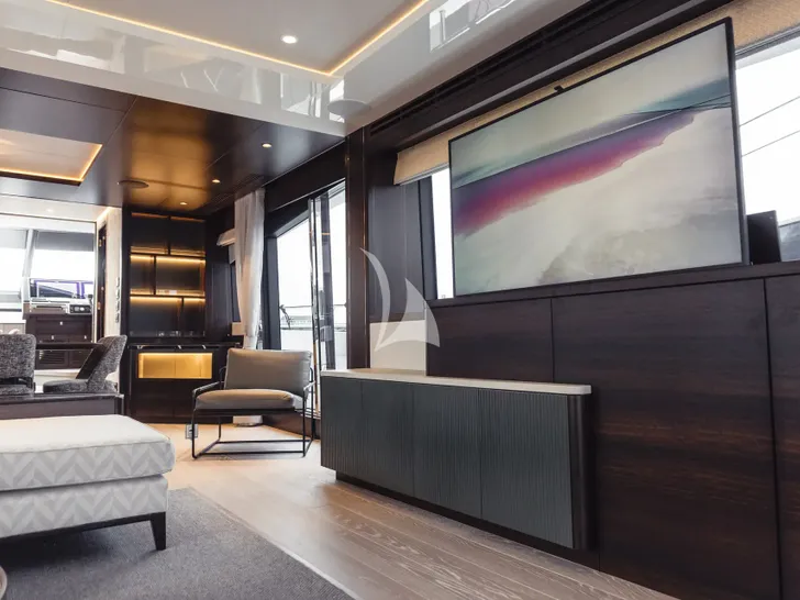 JUNIOR Sunseeker 88 - saloon TV JUNIOR Sunseeker 88 - saloon TV