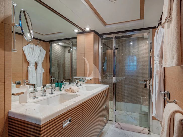 JUSTA DELIA Benetti Vision 145 - VIP cabin 1 bathroom JUSTA DELIA Benetti Vision 145 - VIP cabin 1 bathroom