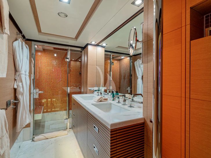 JUSTA DELIA Benetti Vision 145 - VIP cabin 2 bathroom JUSTA DELIA Benetti Vision 145 - VIP cabin 2 bathroom