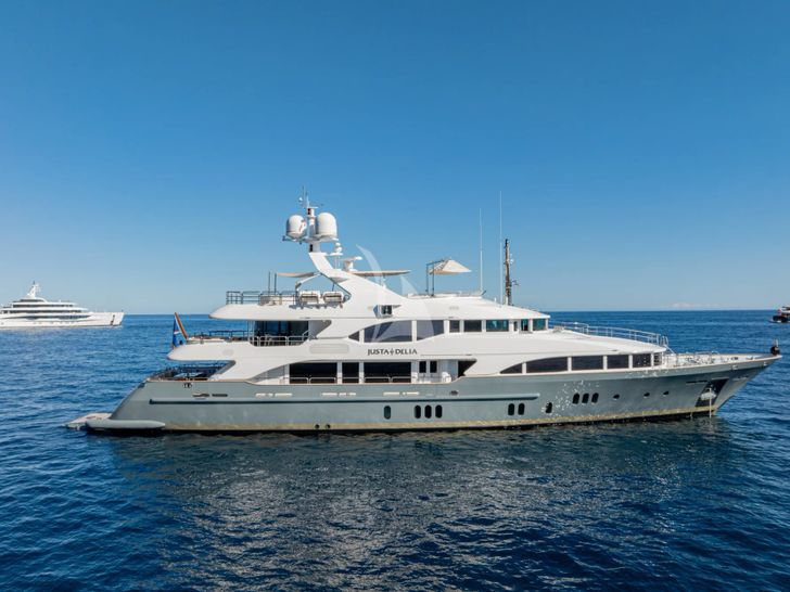 JUSTA DELIA Benetti Vision 145 - anchored side profile JUSTA DELIA Benetti Vision 145 - anchored side profile