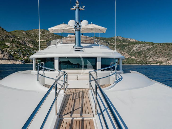 JUSTA DELIA Benetti Vision 145 - bow seating JUSTA DELIA Benetti Vision 145 - bow seating
