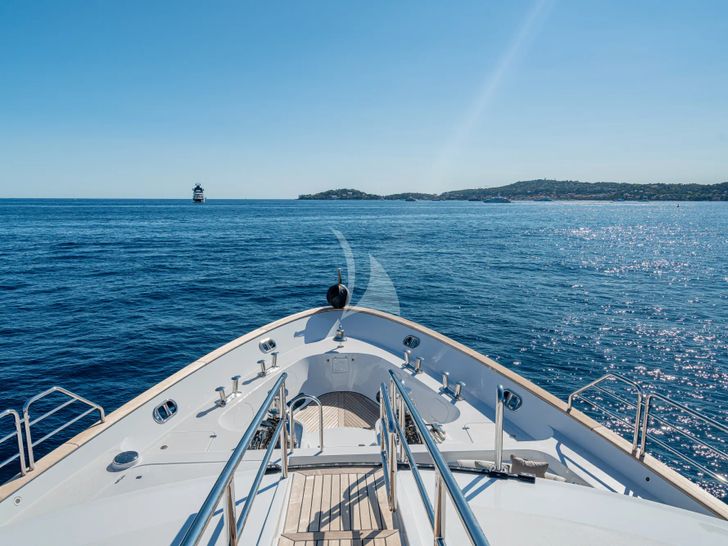 JUSTA DELIA Benetti Vision 145 - bow JUSTA DELIA Benetti Vision 145 - bow