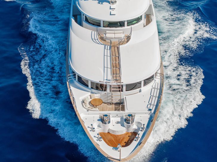JUSTA DELIA Benetti Vision 145 - foredeck JUSTA DELIA Benetti Vision 145 - foredeck