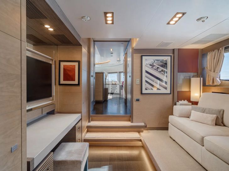 JUSTA DELIA Benetti Vision 145 - master cabin TV lounge JUSTA DELIA Benetti Vision 145 - master cabin TV lounge