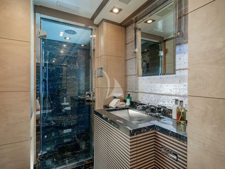 JUSTA DELIA Benetti Vision 145 - master cabin shower JUSTA DELIA Benetti Vision 145 - master cabin shower