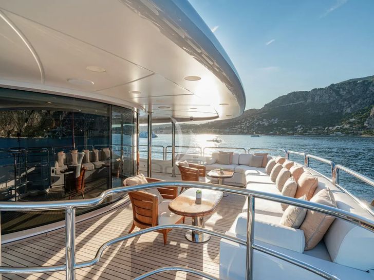 JUSTA DELIA Benetti Vision 145 - sky deck aft lounge JUSTA DELIA Benetti Vision 145 - sky deck aft lounge