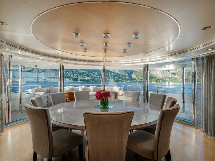 JUSTA DELIA Benetti Vision 145 - sky deck dining JUSTA DELIA Benetti Vision 145 - sky deck dining