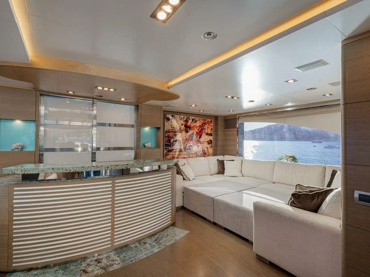 JUSTA DELIA Benetti Vision 145 - sky lounge and bar JUSTA DELIA Benetti Vision 145 - sky lounge and bar