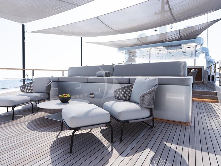 JESMA II - Sundeck JESMA II - Sundeck