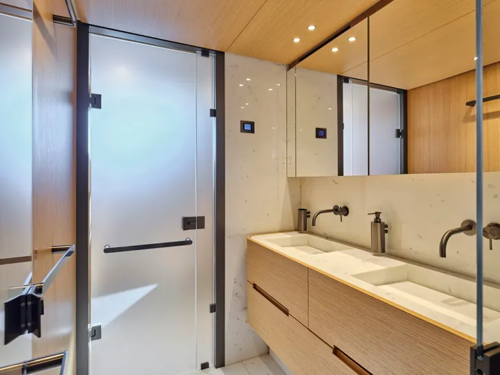 K2 Sanlorenzo SD118 - master cabin bathroom K2 Sanlorenzo SD118 - master cabin bathroom