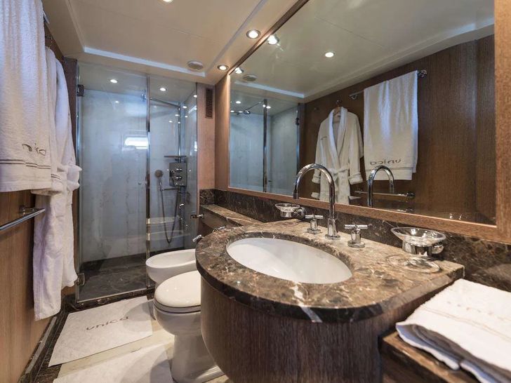 KALIMERA Cantieri di Pisa 31m - VIP cabin 1 bathroom KALIMERA Cantieri di Pisa 31m - VIP cabin 1 bathroom