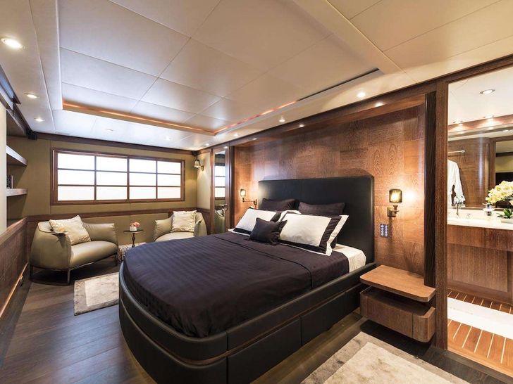 KALIMERA Cantieri di Pisa 31m - master cabin KALIMERA Cantieri di Pisa 31m - master cabin