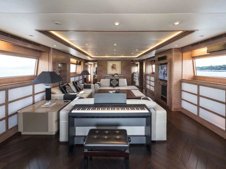 KALIMERA Cantieri di Pisa 31m - saloon KALIMERA Cantieri di Pisa 31m - saloon