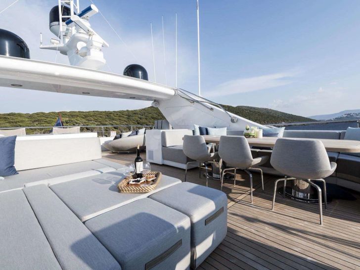 KALIMERA Cantieri di Pisa 31m - sun deck dining and bronzing area KALIMERA Cantieri di Pisa 31m - sun deck dining and bronzing area