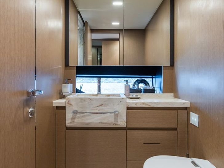 KAR Riva Folgore 88 - VIP cabin 1 bathroom KAR Riva Folgore 88 - VIP cabin 1 bathroom