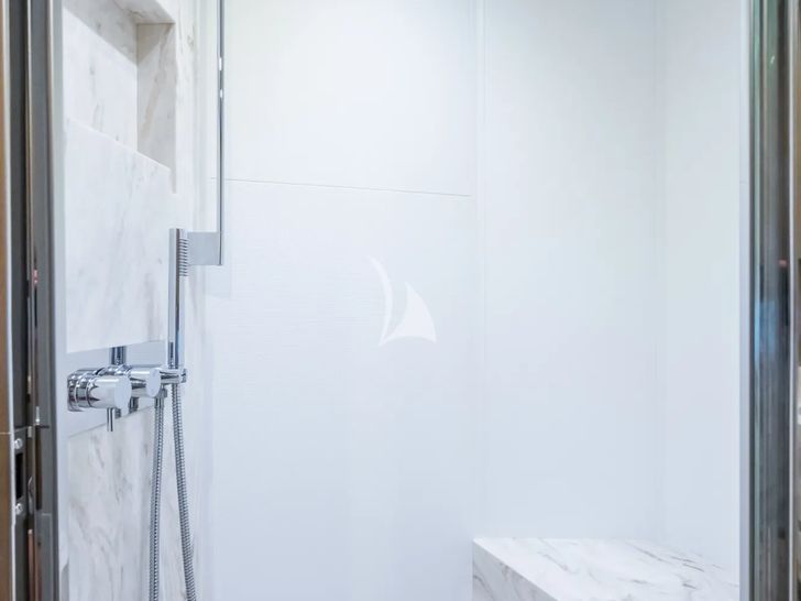 KAR Riva Folgore 88 - VIP cabin 1 shower KAR Riva Folgore 88 - VIP cabin 1 shower