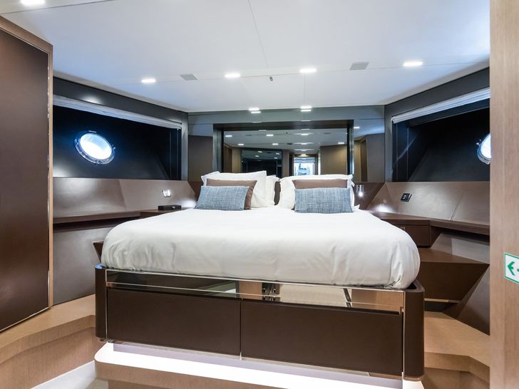 KAR Riva Folgore 88 - VIP cabin 1 KAR Riva Folgore 88 - VIP cabin 1