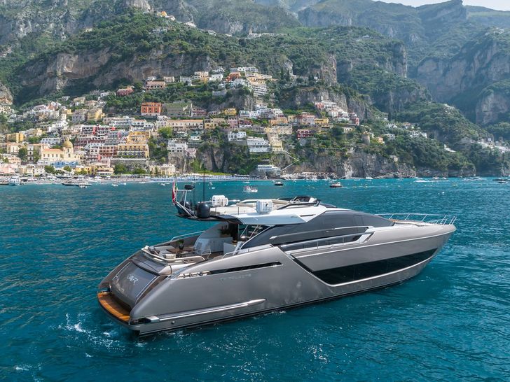 KAR Riva Folgore 88 - anchored KAR Riva Folgore 88 - anchored