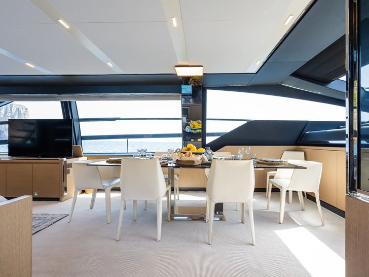KAR Riva Folgore 88 - dining area KAR Riva Folgore 88 - dining area
