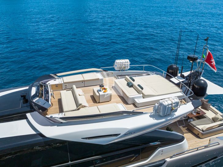 KAR Riva Folgore 88 - flybridge KAR Riva Folgore 88 - flybridge