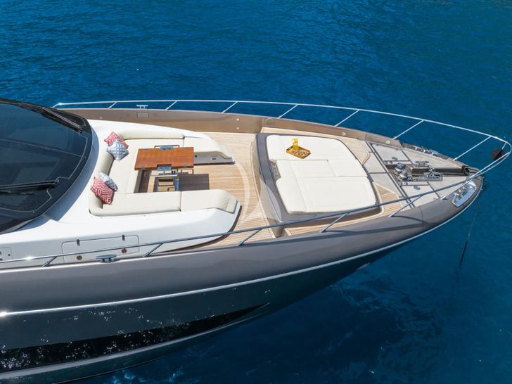 KAR Riva Folgore 88 - foredeck KAR Riva Folgore 88 - foredeck