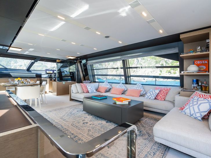 KAR Riva Folgore 88 - saloon lounge KAR Riva Folgore 88 - saloon lounge