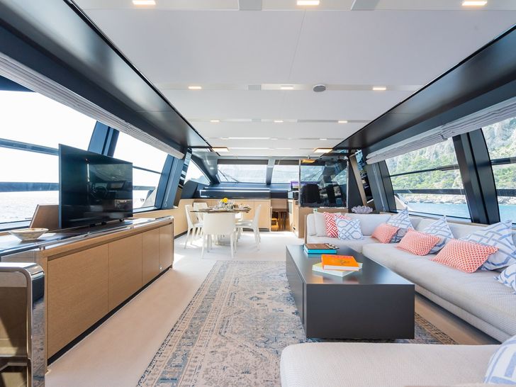 KAR Riva Folgore 88 - saloon KAR Riva Folgore 88 - saloon