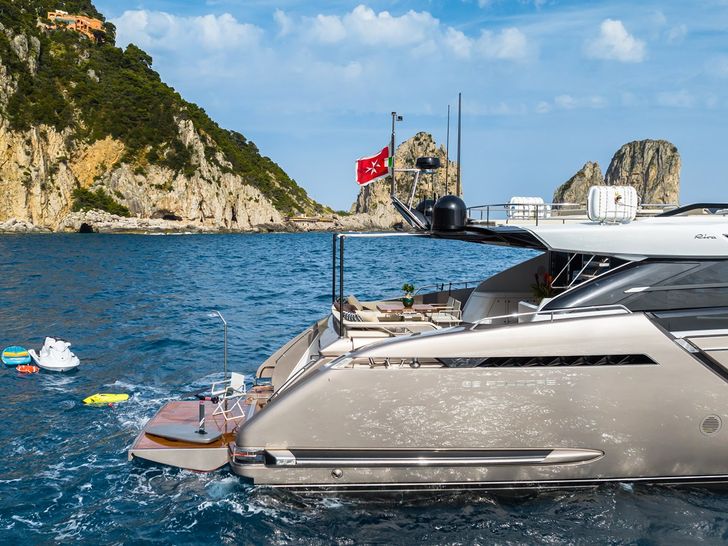 KAR Riva Folgore 88 - swim platform with the water toys KAR Riva Folgore 88 - swim platform with the water toys