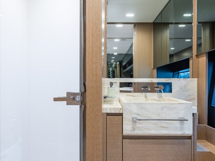 KAR Riva Folgore 88 - twin cabin bathroom KAR Riva Folgore 88 - twin cabin bathroom