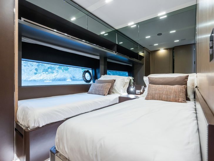 KAR Riva Folgore 88 - twin cabin KAR Riva Folgore 88 - twin cabin