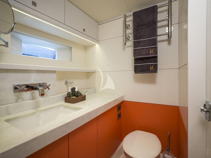 KARIBU Oyster 885 - double cabin bathroom KARIBU Oyster 885 - double cabin bathroom