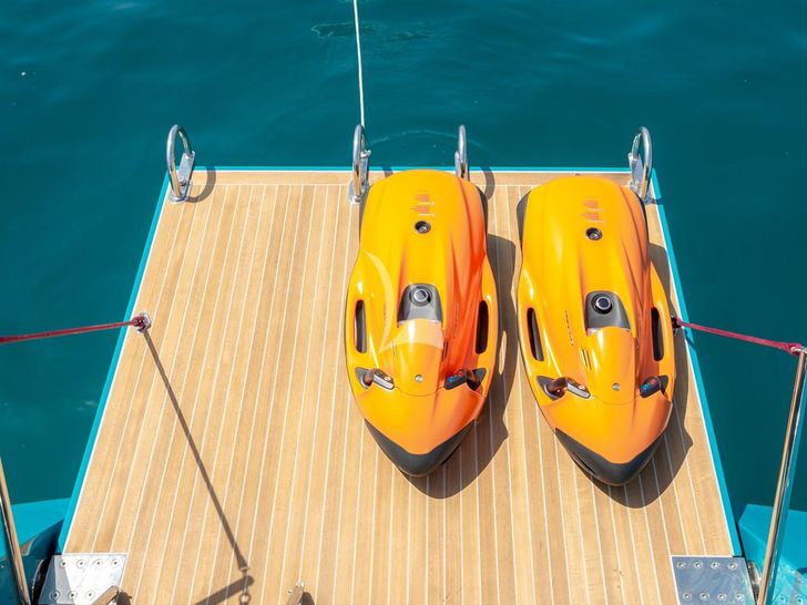 KARIBU Oyster 885 - swimming platform with the sea bobs KARIBU Oyster 885 - swimming platform with the sea bobs