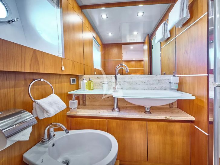 KARISMA Canados 86 - VIP cabin 2 bathroom KARISMA Canados 86 - VIP cabin 2 bathroom
