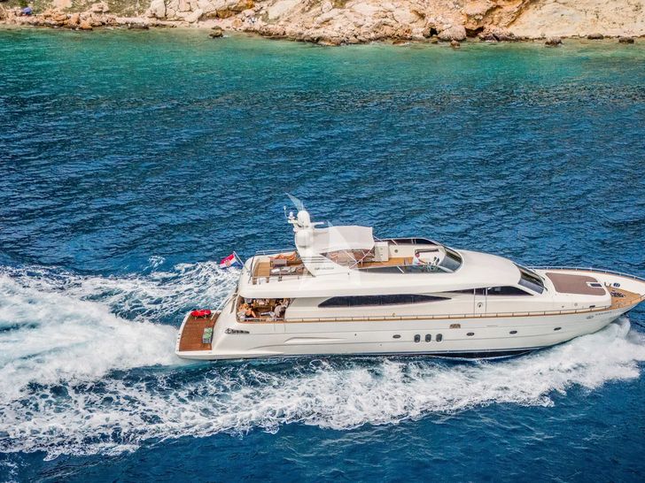 KARISMA Canados 86 - cruising across the blue water KARISMA Canados 86 - cruising across the blue water