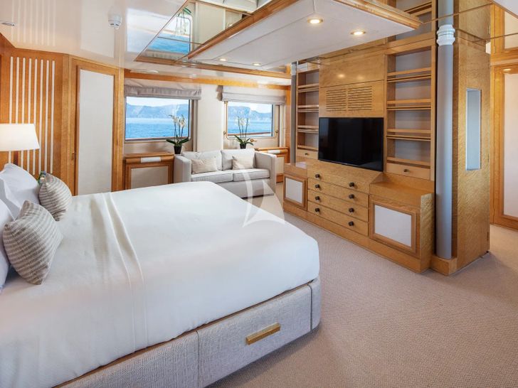 KASSANDRA Feadship 47m - master cabin bed and TV KASSANDRA Feadship 47m - master cabin bed and TV