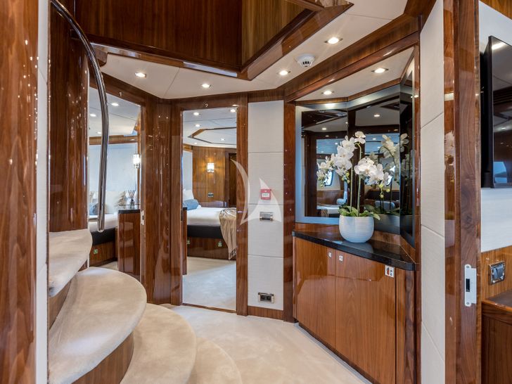 KATARIINA 37m Sunseeker Cabin Foyer KATARIINA 37m Sunseeker Cabin Foyer
