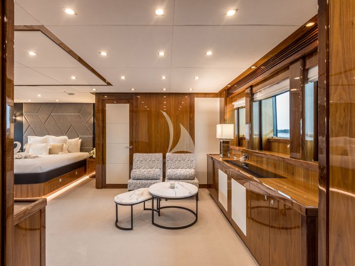 KATARIINA 37m Sunseeker Master Lounge KATARIINA 37m Sunseeker Master Lounge